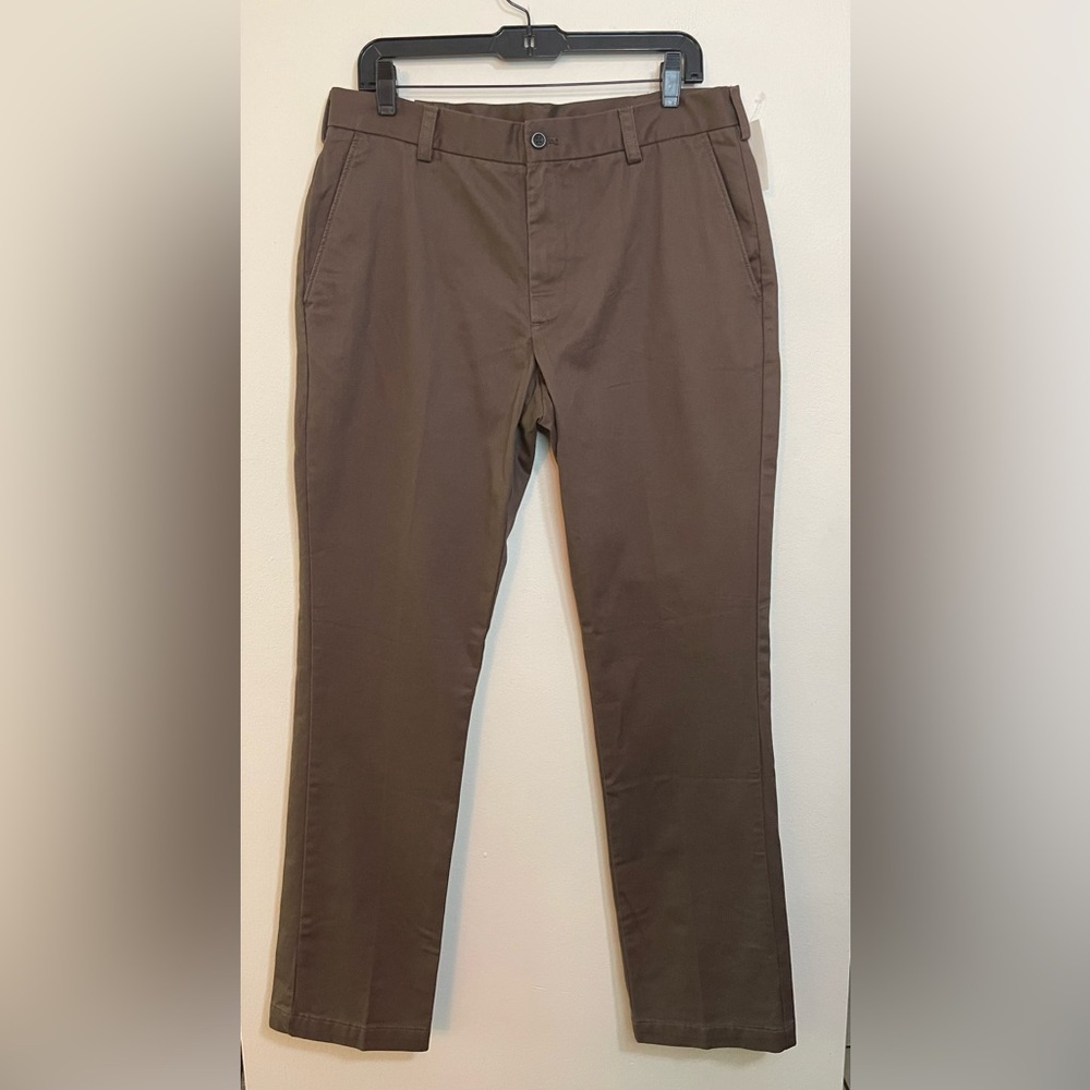 IZOD Men American Chino Flat Front Straight Non- Iron 100% Cotton Sz 33/32. NWT